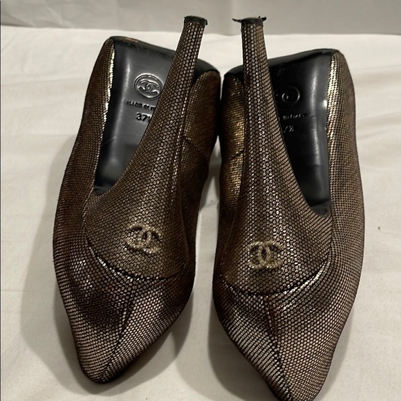 CHANEL Black & Gold high heel shoes size  37.5 - Picture 4 of 8
